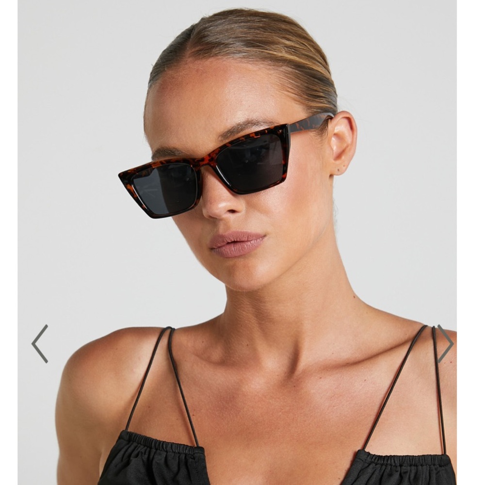 Show Po Cat Eye Sunglasses